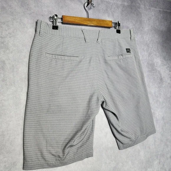 TravisMathew Mens 34 Gray Striped Golf Shorts Performance Stretch 11 Inseam - Picture 3 of 10